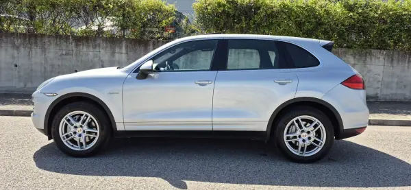 Porsche Cayenne 2010 - 25000 EUR, 254000 km - AUTO.MOTO.pt - 254000km - foto 5 de 31