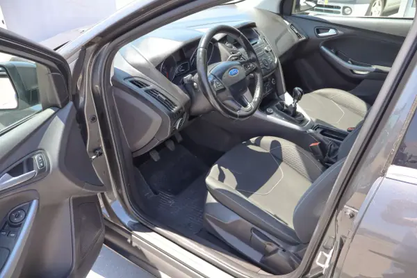 Ford Focus 2015 - 8500 EUR, 162000 km - 162000km - foto 7 de 15