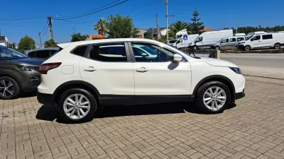Nissan Qashqai 2014 - 12900 EUR, 133286 km - AUTO.MOTO.pt - 133286km - foto 6 de 28