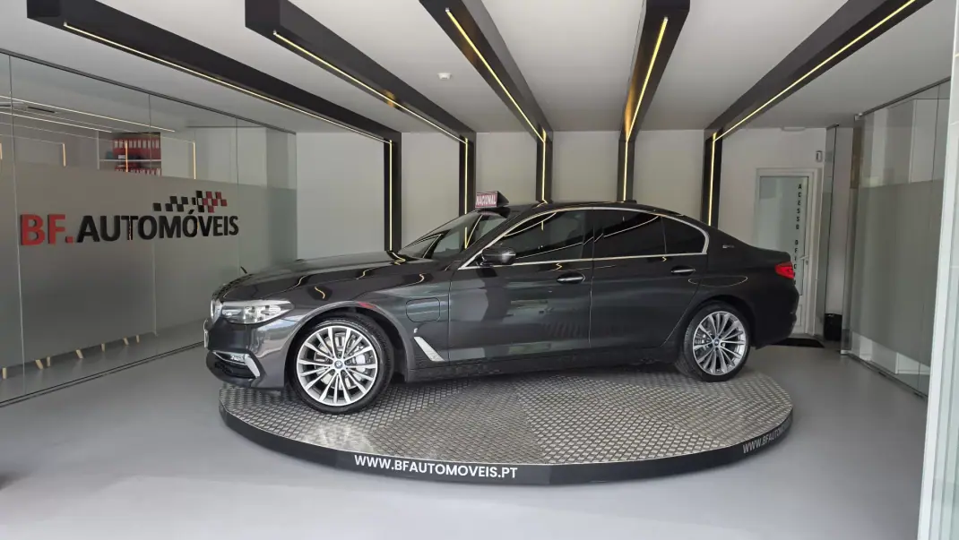 BMW 530 2017 - 21900 EUR, 230206 km - AUTO.MOTO.pt - 230206km - foto 13 de 58