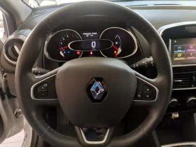 Renault Clio Sport Tourer 2018 - 13700 EUR, 143000 km - AUTO.MOTO.pt - 143000km - foto 9 de 18