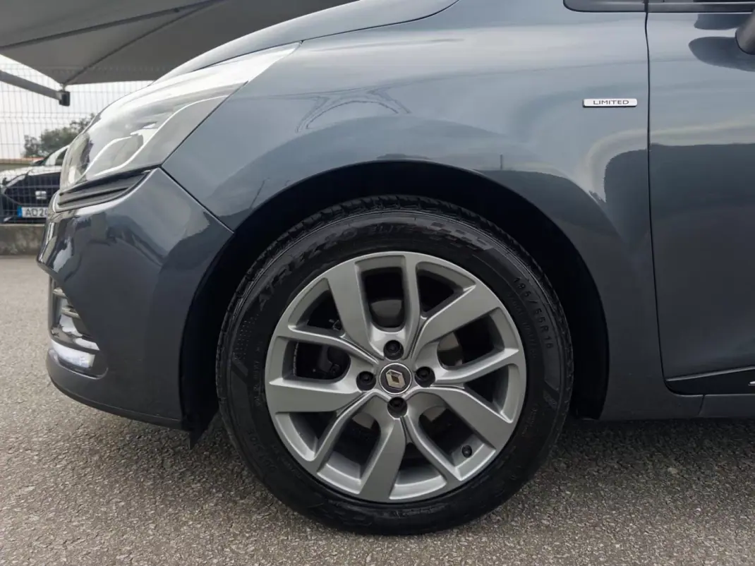 Renault Clio 2019 - 10990 EUR, 128000 km - AUTO.MOTO.pt - 128000km - foto 12 de 43