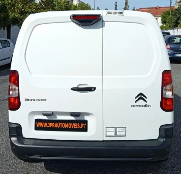 Citroën Berlingo 2020 - 12990 EUR, 127200 km - AUTO.MOTO.pt - 127200km - foto 8 de 19
