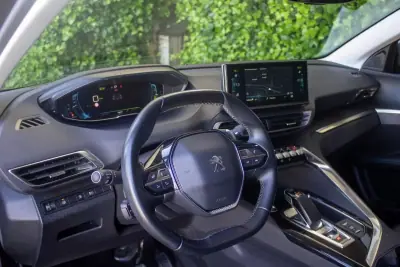 Peugeot 3008 2021 - 23500 EUR, 125000 km - AUTO.MOTO.pt - 125000km - foto 11 de 17