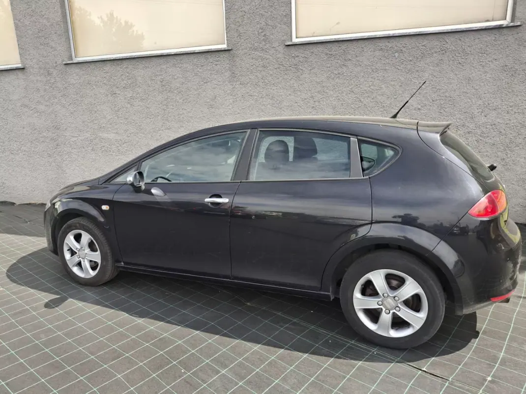 SEAT Leon 2012 - 6950 EUR, 280000 km - AUTO.MOTO.pt - 280000km - foto 4 de 11