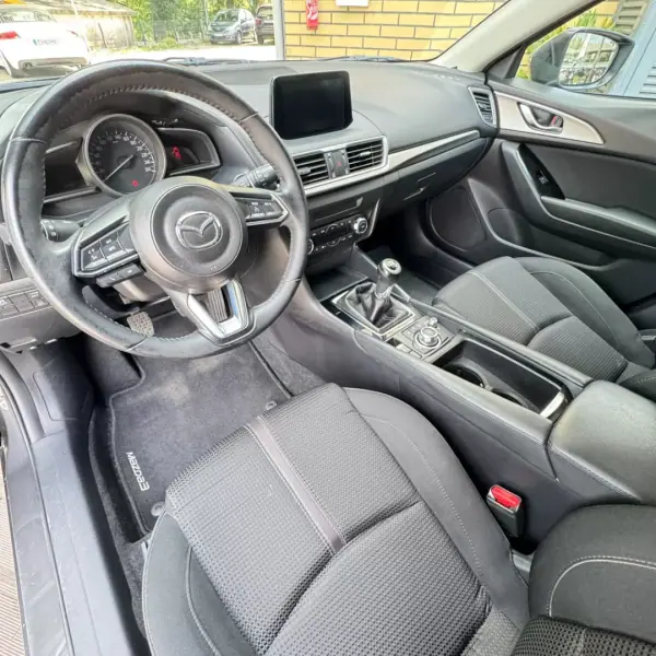 Mazda 3 2017 - 9750 EUR, 193000 km - AUTO.MOTO.pt - 193000km - foto 10 de 12