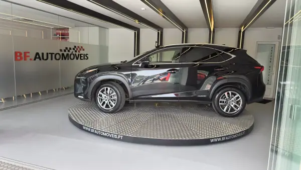 Lexus NX 300h 2018 - 31900 EUR, 78634 km - AUTO.MOTO.pt - 78634km - foto 14 de 65