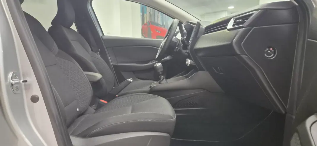 Renault Clio 2021 - 13990 EUR, 48453 km - 48453km - foto 37 de 39
