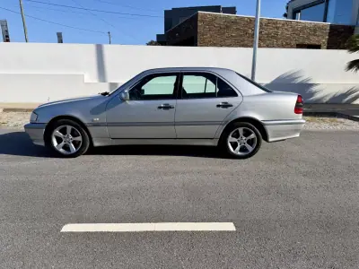 Mercedes-Benz C 250 1998 - 5500 EUR, 295879 km - AUTO.MOTO.pt - 295879km - foto 5 de 15