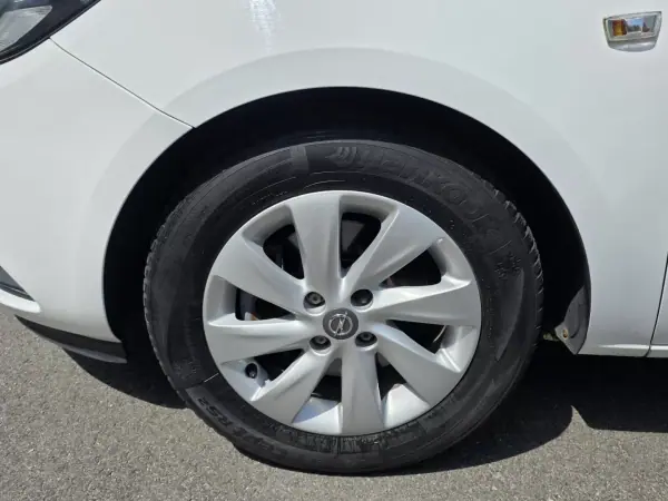 Opel Corsa 2016 - 9900 EUR, 129000 km - AUTO.MOTO.pt - 129000km - foto 2 de 15