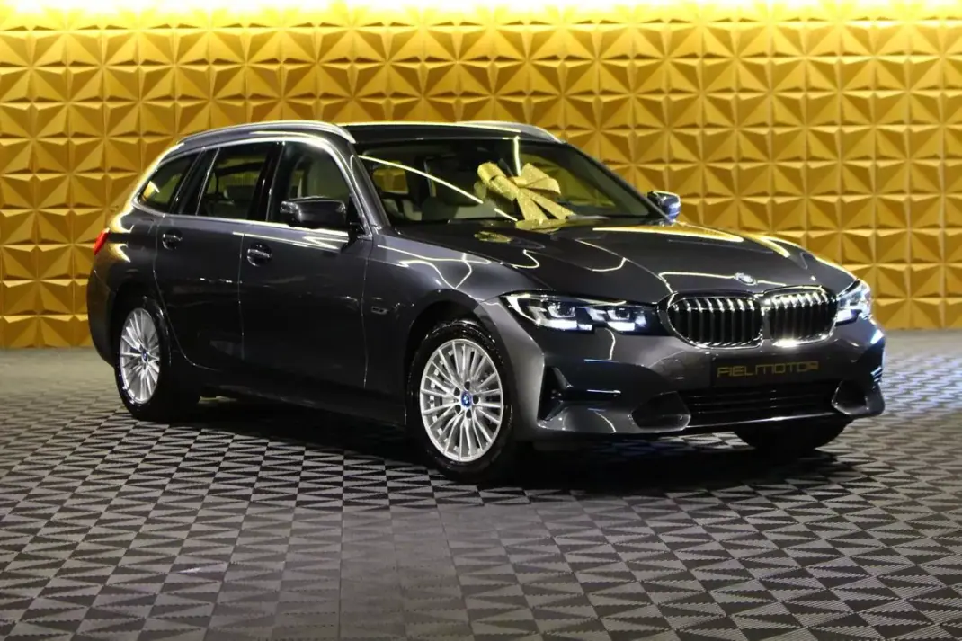 BMW 320 2021 - 27240 EUR, 100526 km - 100526km - foto 35 de 39
