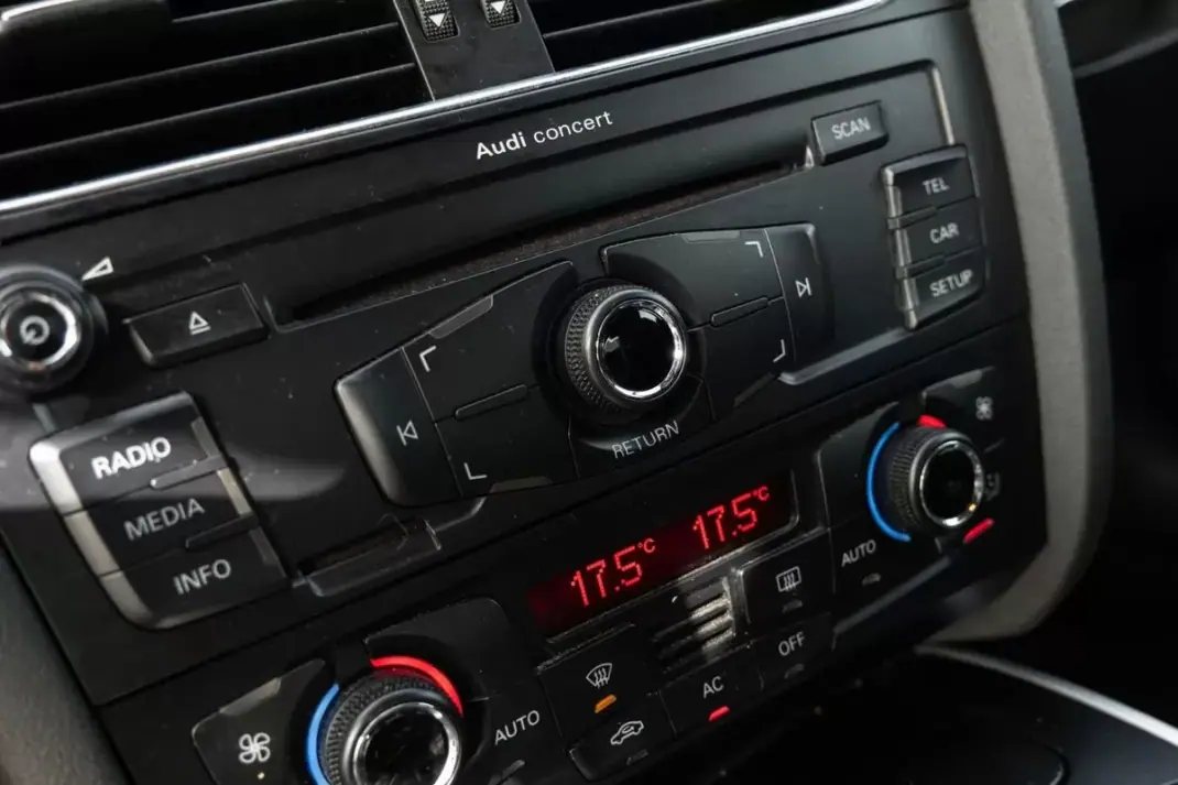 Audi A5 Sportback 2009 - 11900 EUR, 270425 km - AUTO.MOTO.pt - 270425km - foto 18 de 25