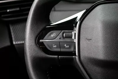 Peugeot e-208 2023 - 17800 EUR, 18457 km - AUTO.MOTO.pt - 18457km - foto 14 de 41