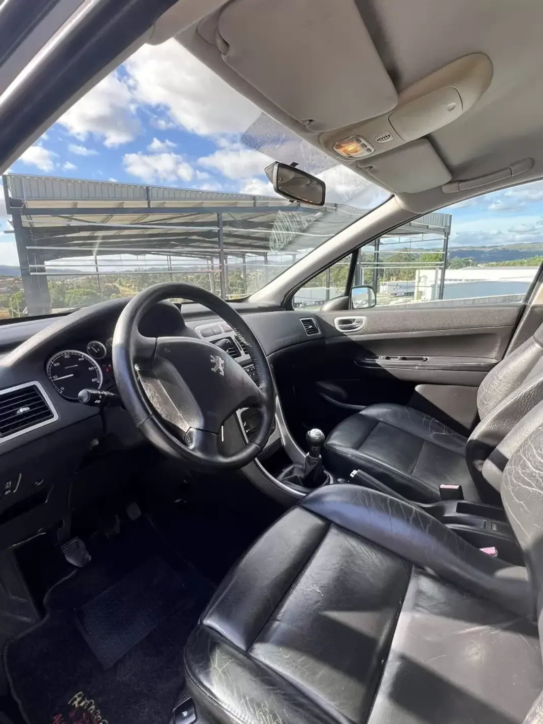 Peugeot 307 2002 - 5000 EUR, 234389 km - AUTO.MOTO.pt - 234389km - foto 6 de 9