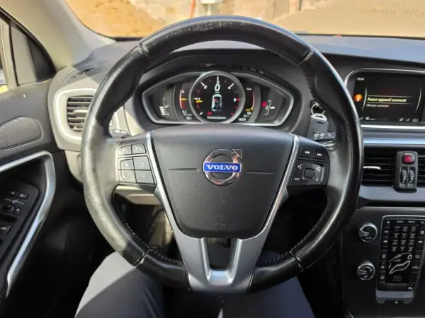 Volvo V40 2015 - 11750 EUR, 178697 km - 178697km - foto 7 de 18