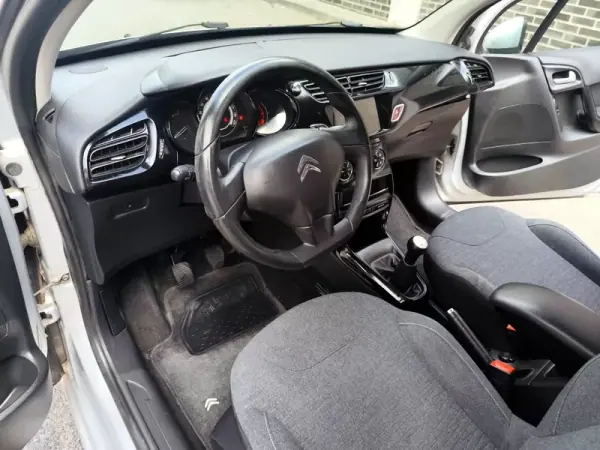 Citroën C3 2015 - 7480 EUR, 127000 km - AUTO.MOTO.pt - 127000km - foto 10 de 28