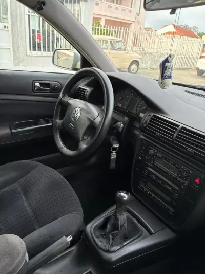 Volkswagen Passat Variant 2000 - 1999 EUR, 500000 km - AUTO.MOTO.pt - 500000km - foto 15 de 20