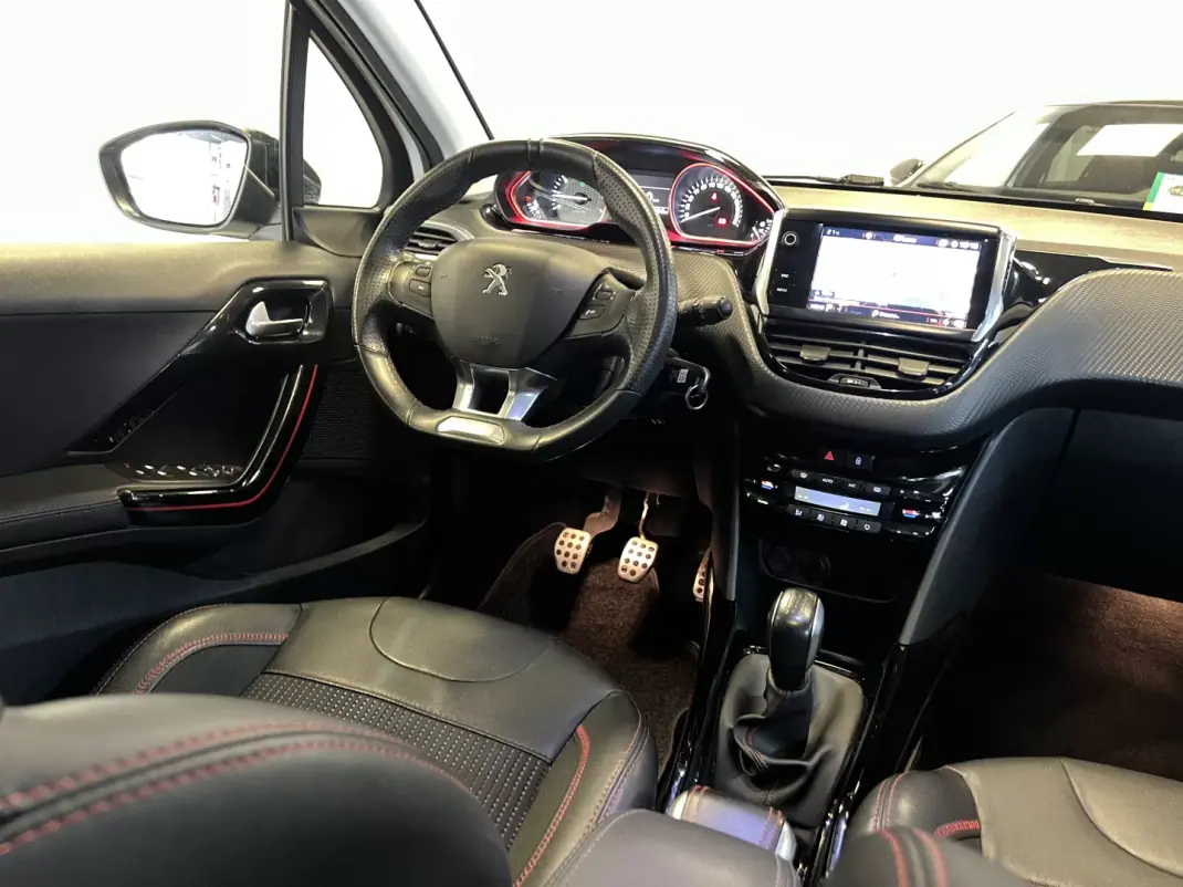 Peugeot 2008 2017 - 10990 EUR, 102000 km - AUTO.MOTO.pt - 102000km - foto 4 de 40