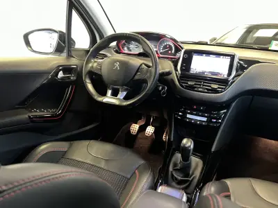 Peugeot 2008 2017 - 10990 EUR, 102000 km - AUTO.MOTO.pt - 102000km - foto 4 de 40