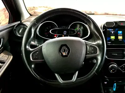 Renault Clio Sport Tourer 2017 - 13900 EUR, 192695 km - AUTO.MOTO.pt - 192695km - foto 18 de 25