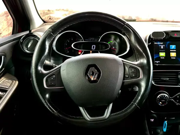 Renault Clio Sport Tourer 2017 - 13900 EUR, 192695 km - AUTO.MOTO.pt - 192695km - foto 18 de 25