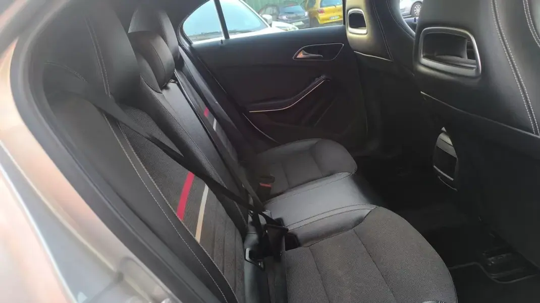 Mercedes-Benz A 180 2014 - 15800 EUR, 180000 km - AUTO.MOTO.pt - 180000km - foto 11 de 23