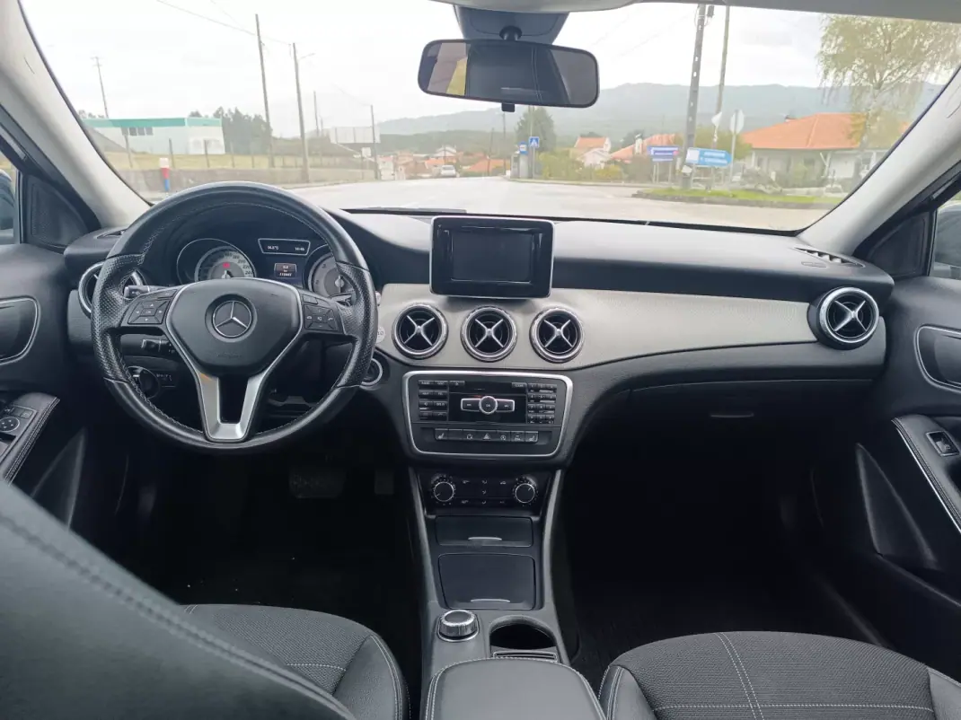 Mercedes-Benz GLA 180 2015 - 22500 EUR, 120000 km - AUTO.MOTO.pt - 120000km - foto 15 de 28