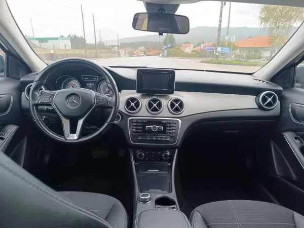 Mercedes-Benz GLA 180 2015 - 22500 EUR, 120000 km - AUTO.MOTO.pt - 120000km - foto 15 de 28