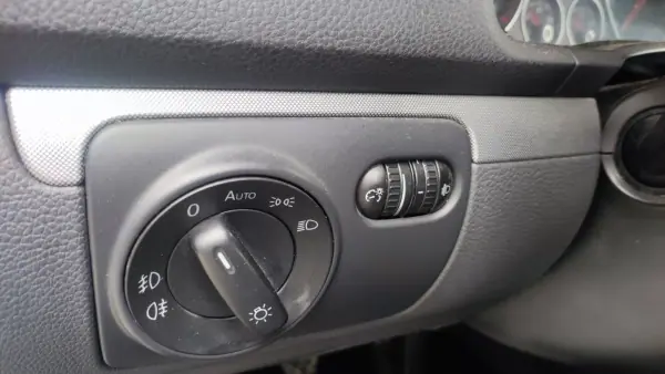 Volkswagen Jetta 2008 - 3800 EUR, 0 km - AUTO.MOTO.pt - foto 5 de 17