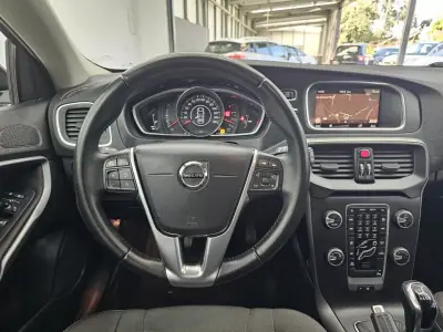 Volvo V40 Cross Country 2018 - 15000 EUR, 106816 km - 106816km - foto 18 de 40
