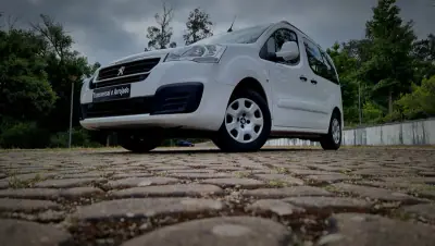 Peugeot Partner 2018 - 15900 EUR, 160000 km - AUTO.MOTO.pt - 160000km - foto 5 de 23