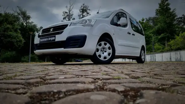 Peugeot Partner 2018 - 14900 EUR, 160000 km - AUTO.MOTO.pt - 160000km - foto 5 de 23