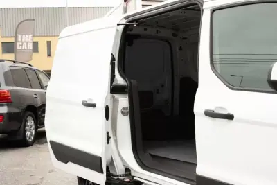 Ford Transit Connect 2020 - 15000 EUR, 147248 km - AUTO.MOTO.pt - 147248km - foto 7 de 20