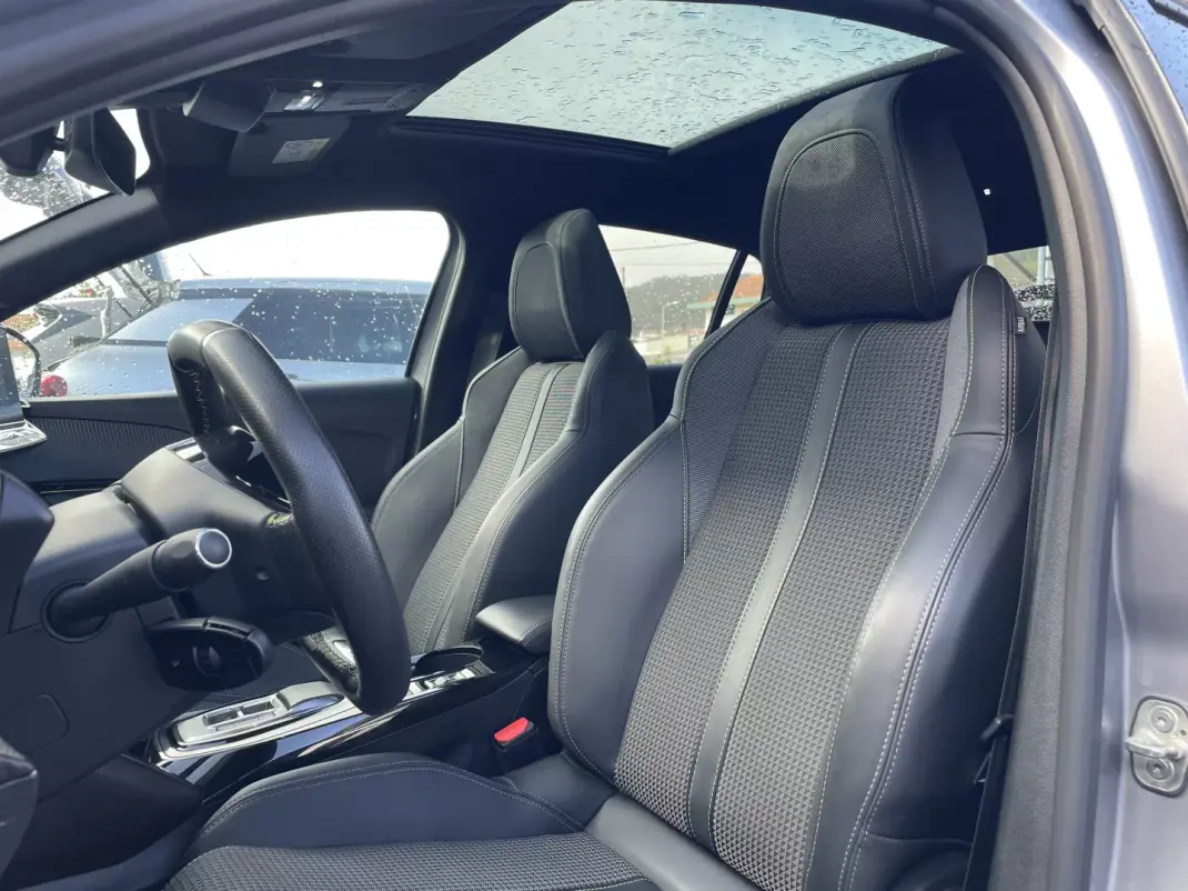 Peugeot e-208 2022 - 18650 EUR, 38776 km - AUTO.MOTO.pt - 38776km - foto 16 de 47