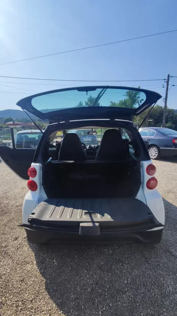 Smart Fortwo Cabrio 2013 - 8279 EUR, 110056 km - AUTO.MOTO.pt - 110056km - foto 18 de 19