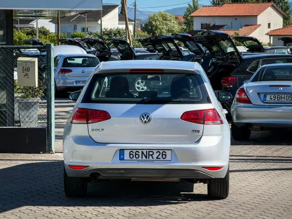 Volkswagen Golf 2013 - 13800 EUR, 155000 km - AUTO.MOTO.pt - 155000km - foto 4 de 12