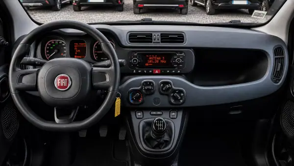 Fiat Panda 2019 - 7750 EUR, 123000 km - AUTO.MOTO.pt - 123000km - foto 6 de 8
