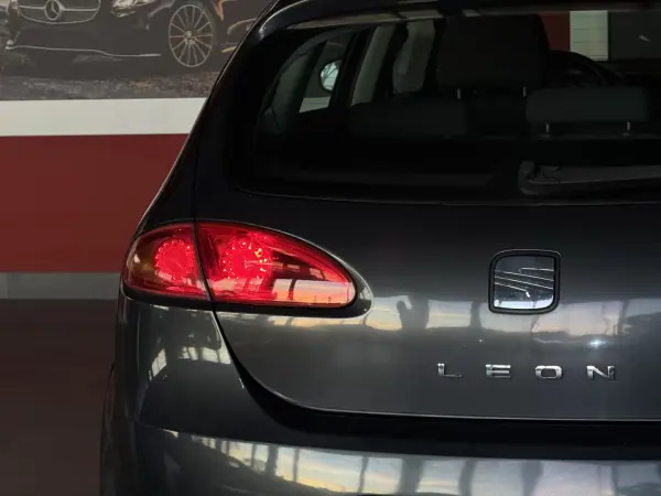 SEAT Leon 2008 - 6500 EUR, 293258 km - AUTO.MOTO.pt - 293258km - foto 9 de 20