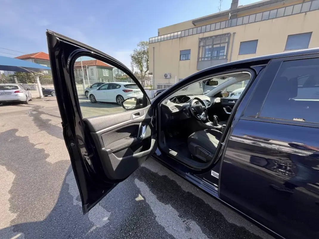 Peugeot 308 SW 2018 - 9950 EUR, 219000 km - AUTO.MOTO.pt - 219000km - foto 23 de 40