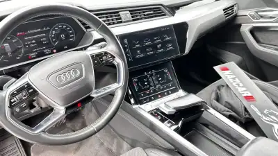 Audi e-tron Sportback 2020 - 35000 EUR, 58000 km - AUTO.MOTO.pt - 58000km - foto 9 de 19