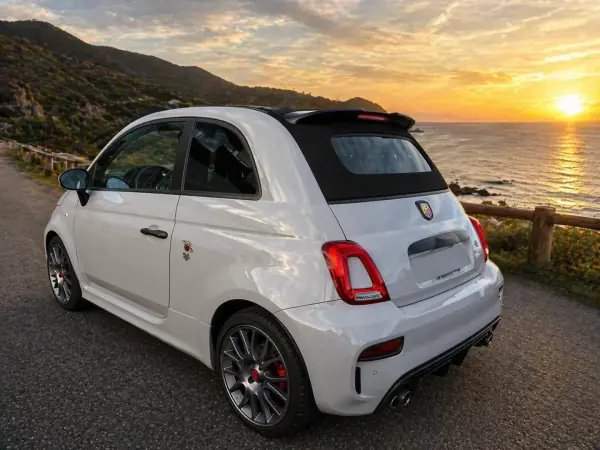 Abarth 595C 2021 - 24500 EUR, 60500 km - AUTO.MOTO.pt - 60500km - foto 4 de 10