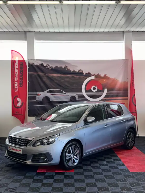 Peugeot 308 2018 - 10900 EUR, 132000 km - AUTO.MOTO.pt - 132000km - foto 3 de 8