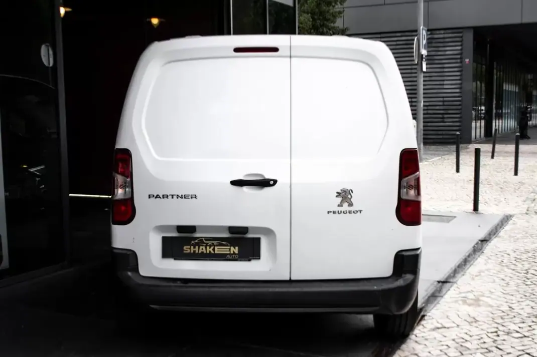 Peugeot Partner BlueHDi 100 L2 Cabine Dupla 2021 - 12990 EUR, 103902 km - AUTO.MOTO.pt - 103902km - foto 10 de 28