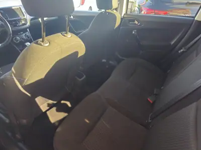 Peugeot 208 2019 - 10500 EUR, 68495 km - 68495km - foto 11 de 13