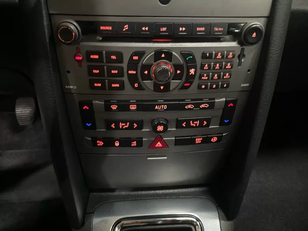 Peugeot 407 SW 2006 - 2950 EUR, 315000 km - AUTO.MOTO.pt - 315000km - foto 11 de 19