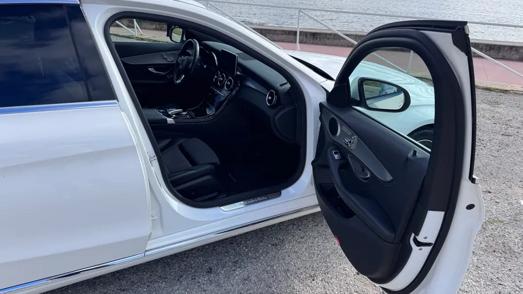 Mercedes-Benz C 200 2015 - 20500 EUR, 104000 km - AUTO.MOTO.pt - 104000km - foto 18 de 21