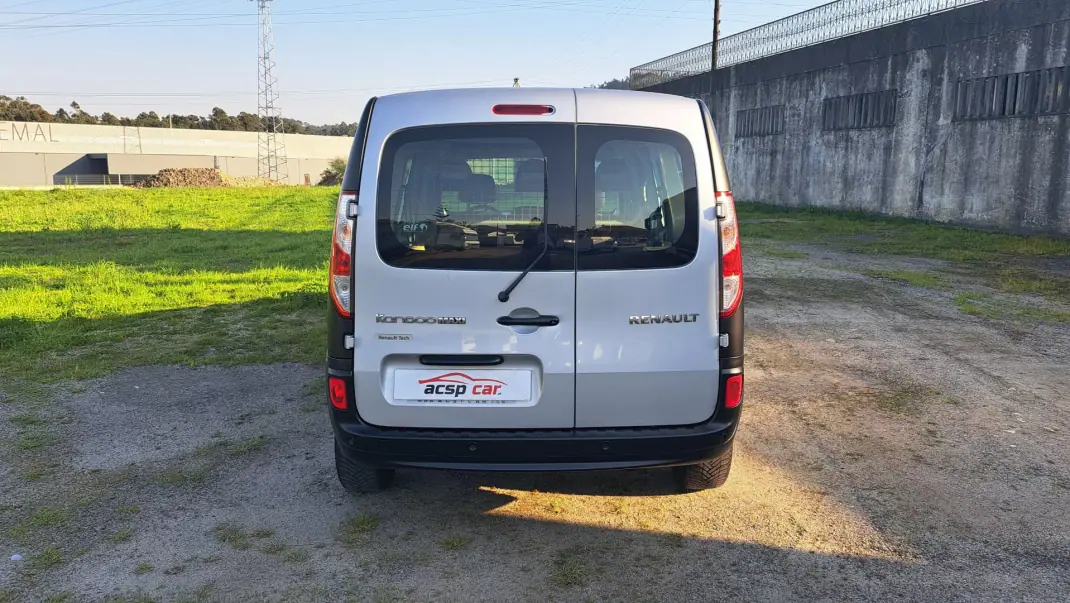 Renault 2019 - 19900 EUR, 100835 km - AUTO.MOTO.pt - 100835km - foto 6 de 28