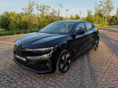 Renault Mégane E-Tech 2023 - 23500 EUR, 83000 km - AUTO.MOTO.pt - 83000km - foto 2 de 18