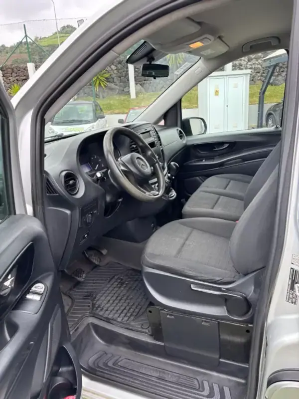 Mercedes-Benz Vito Tourer 2015 - 28490 EUR, 196000 km - AUTO.MOTO.pt - 196000km - foto 6 de 12