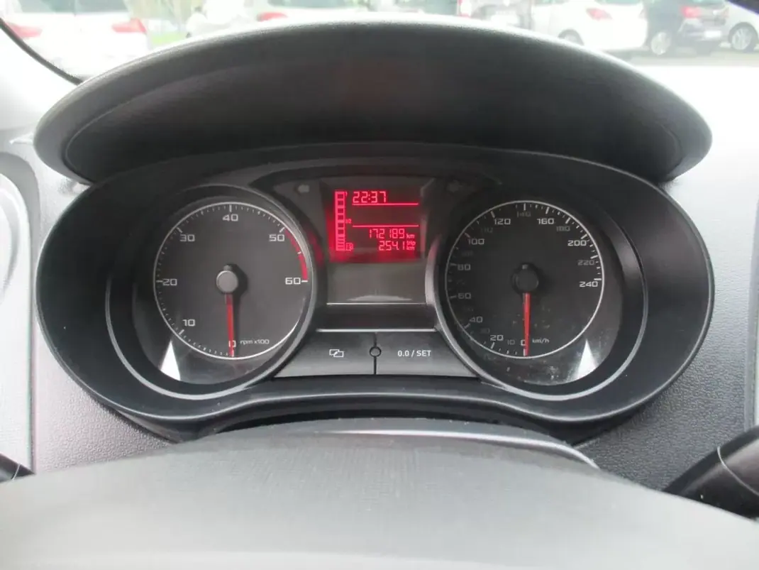 SEAT Ibiza 2013 - 8750 EUR, 170000 km - 170000km - foto 11 de 22